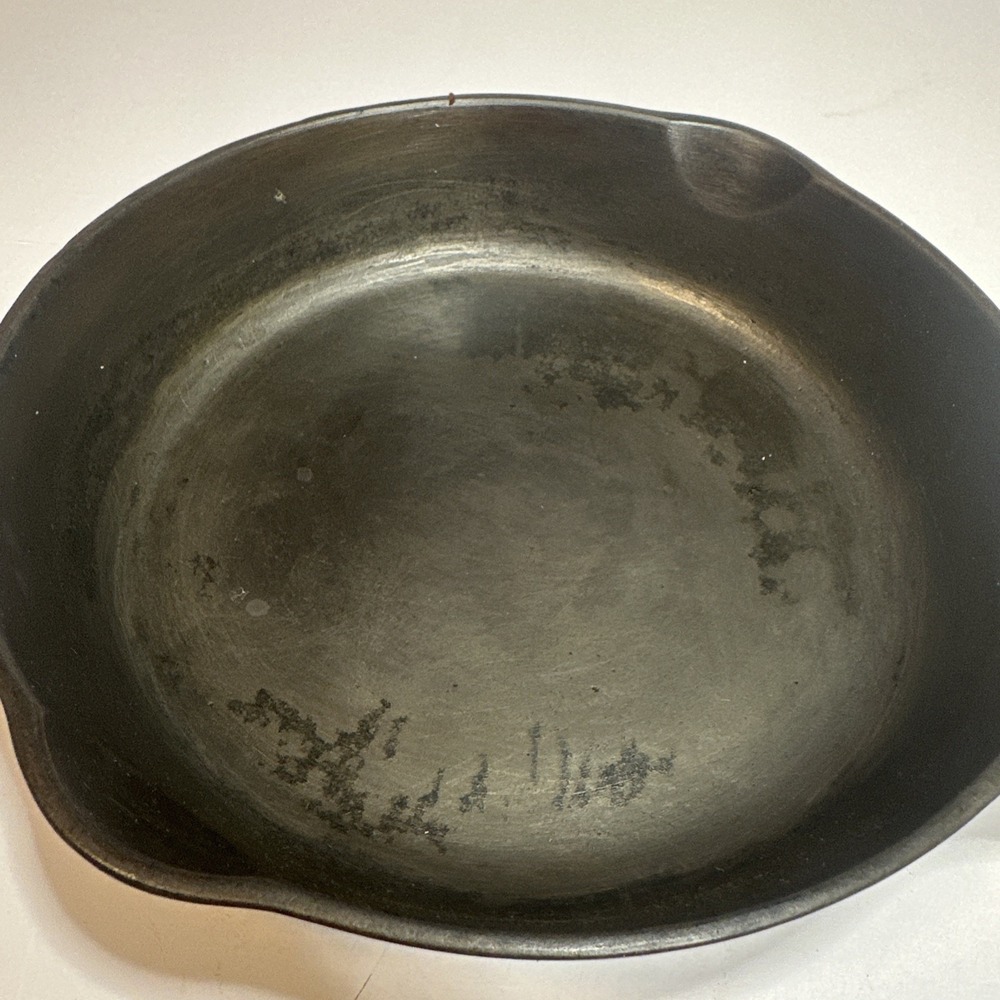 Unmarked Wagner Ware Cast Iron 9 Inch Skillet W - Picture 2 of 6